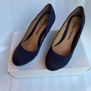 Dirty Laundry Nima Wedge Round Toe Pump Navy Suede Sz 6 NWT